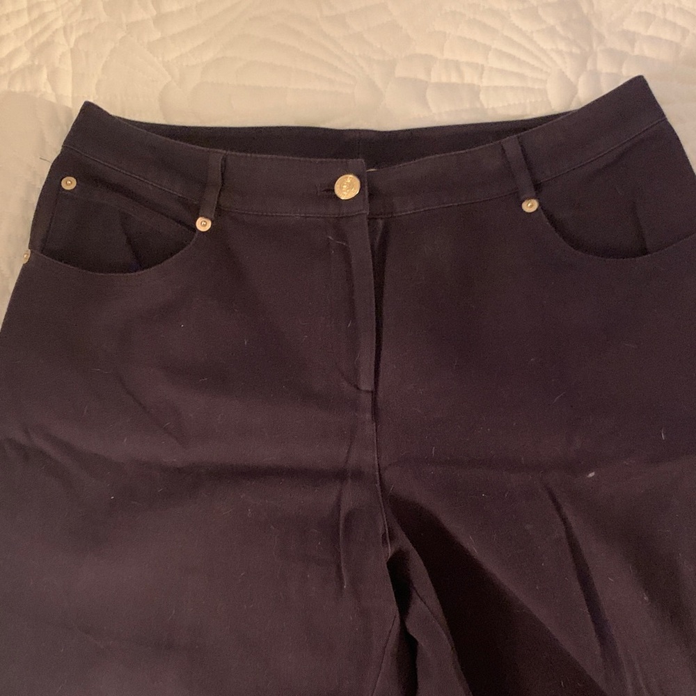 St. John Black Straight Leg Pants. Preowned. Size 6